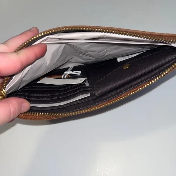 Madewell leather “the pouch” clutch - Picture 10 of 13